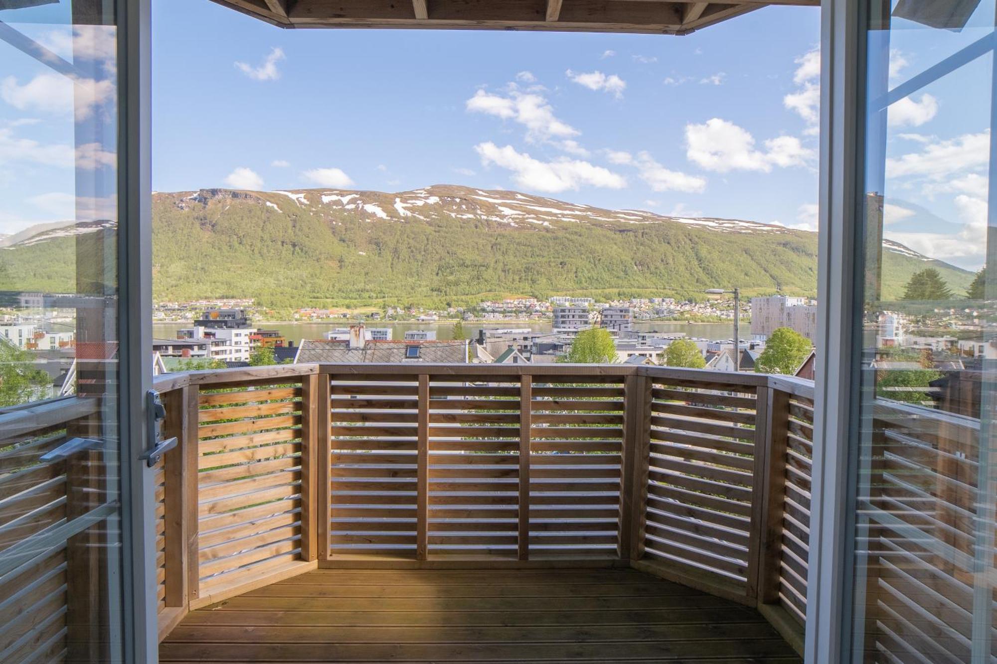 Апартаменты Modern House With Great View! Тромсё Экстерьер фото